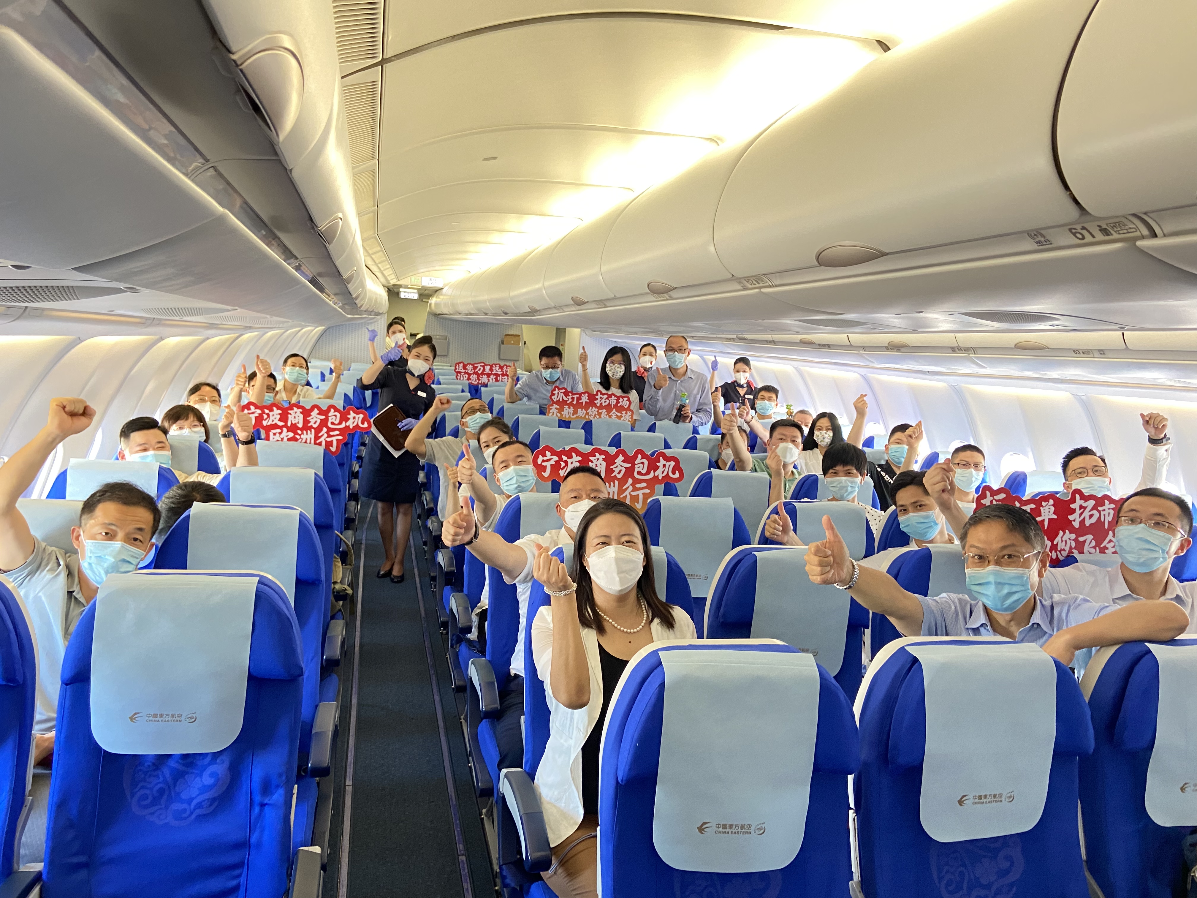旅客合影.jpg