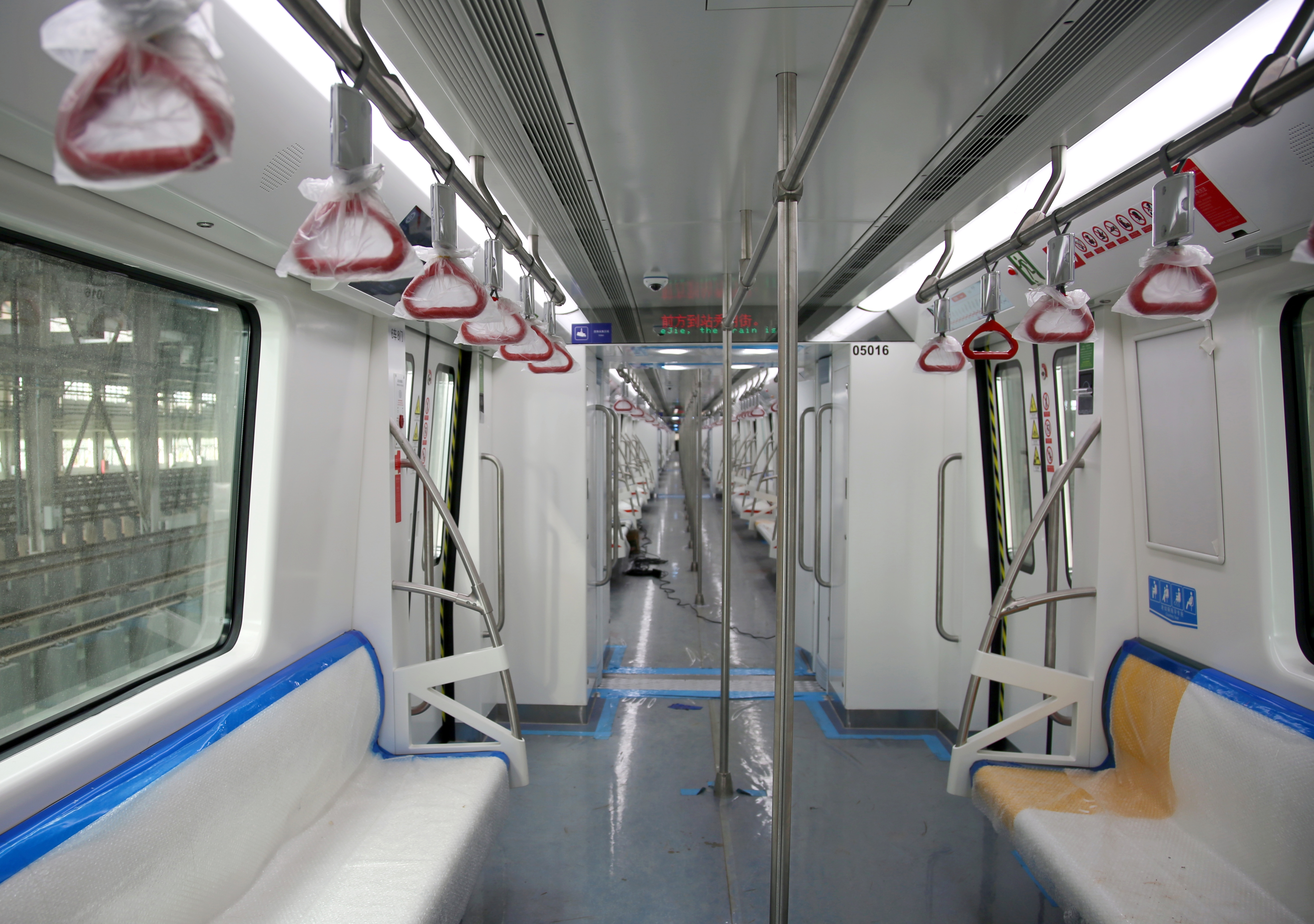 列车内部.jpg