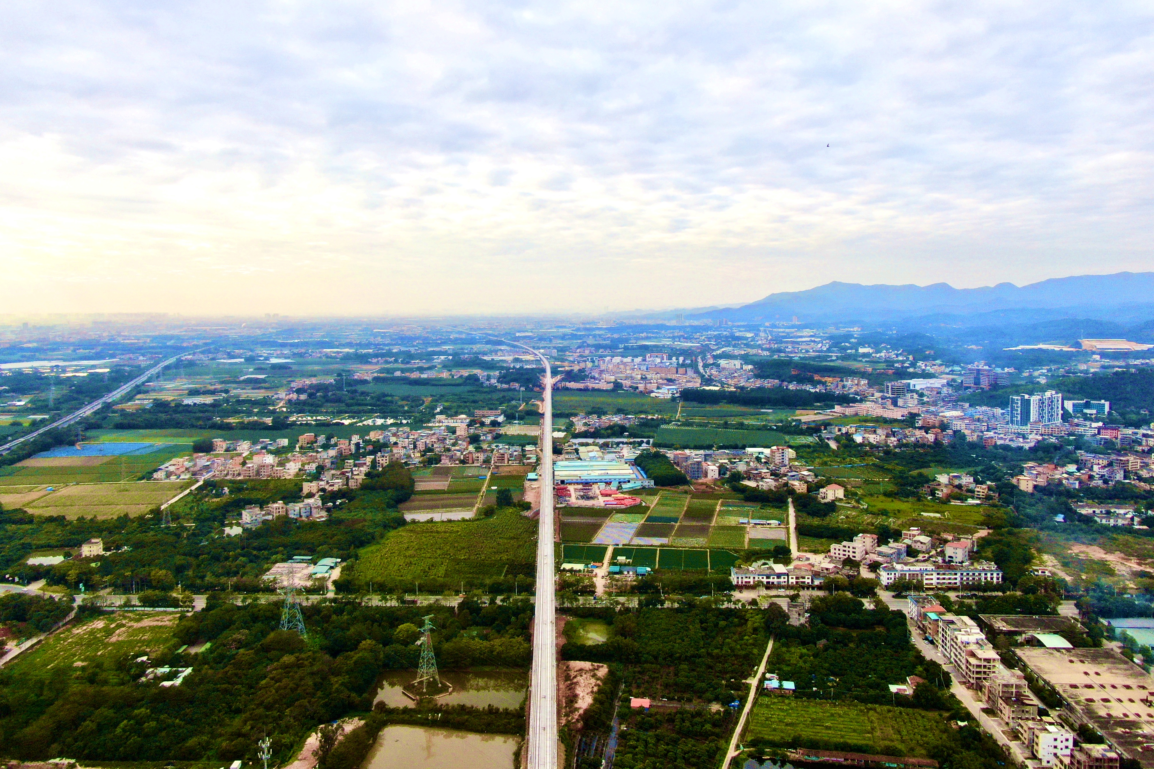 广汕高铁跨县道X232特大桥.jpg