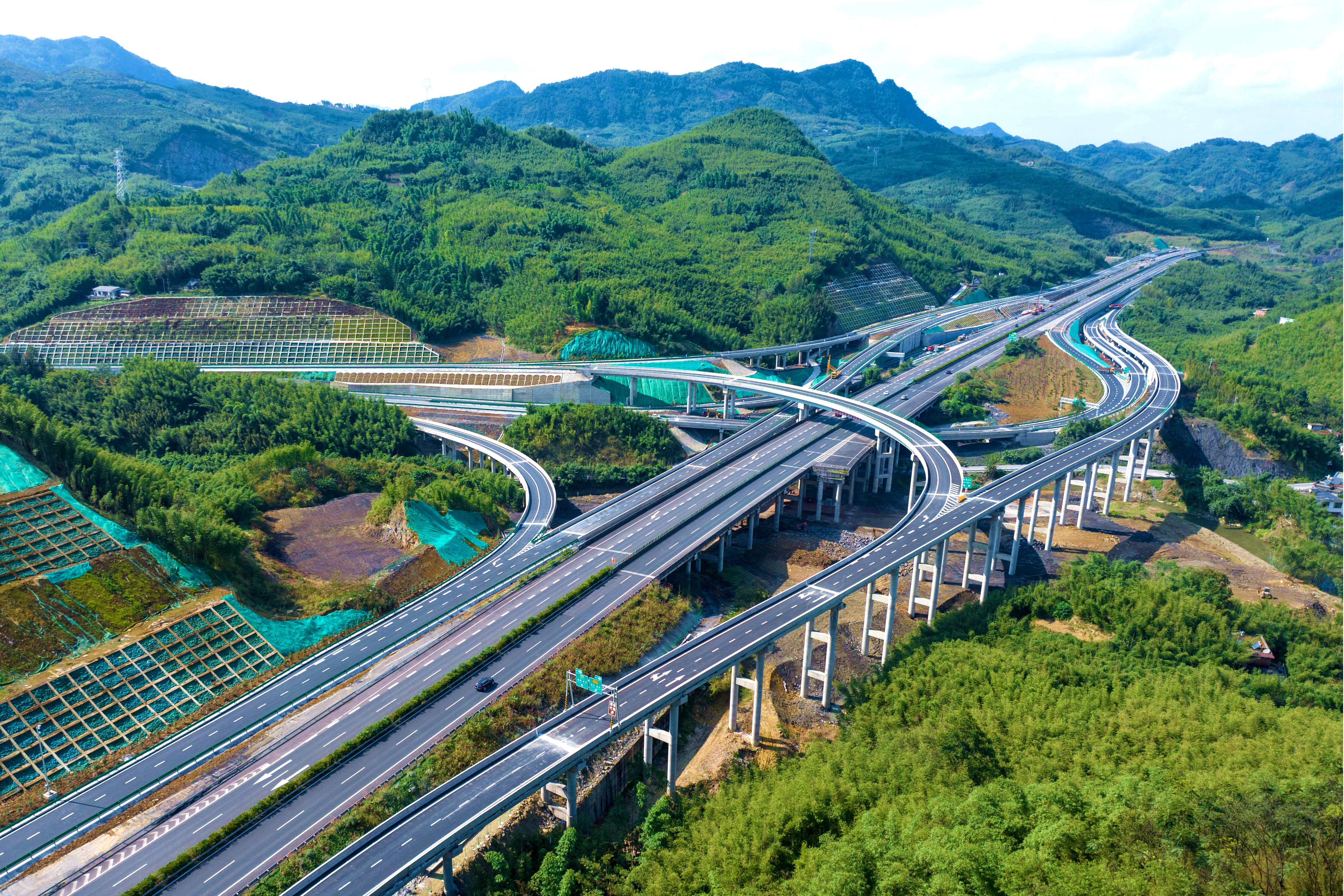 宜威高速公路龙头互通.jpg