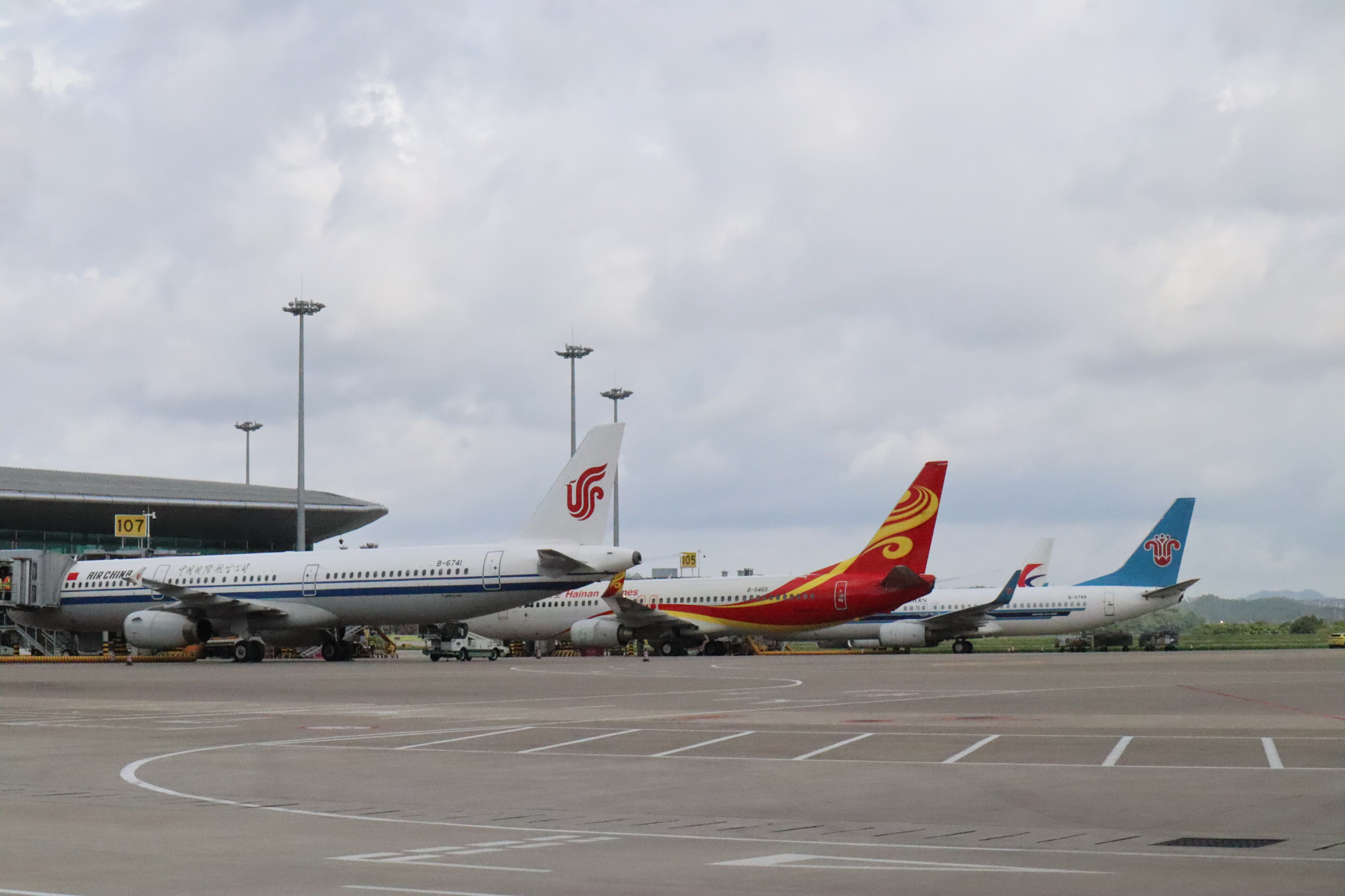 图：机场集团所辖各机场协调航司加大运力投入、优化运力安排.jpg