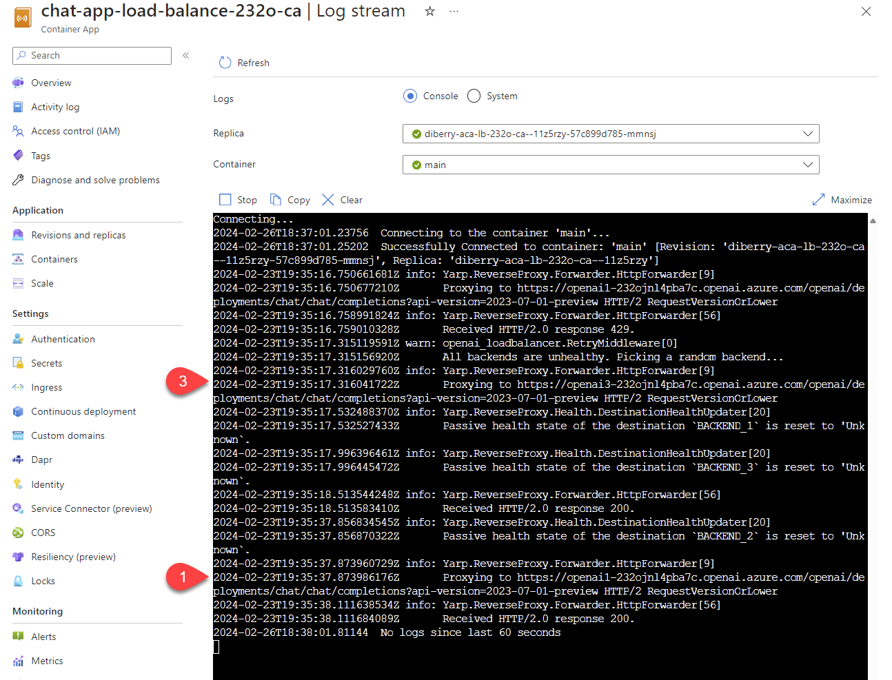 显示 Azure 容器应用流式处理日志的屏幕截图，其中突出显示了两个日志行来演示日志注释。